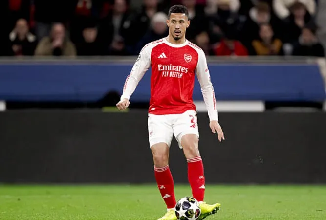 开云app-萨利巴本场数据:10次丢失球权,6次夺回球权,对抗6胜4