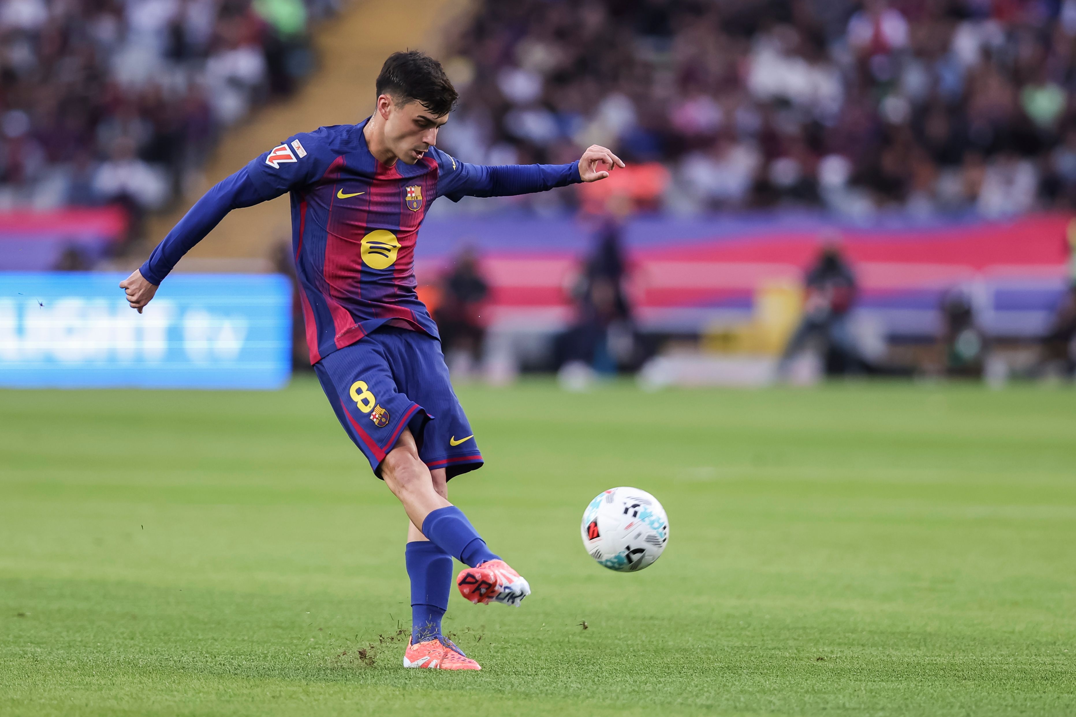 塞尔电台：佩德里在比赛中感到腿筋撕裂，明天他将接受检查