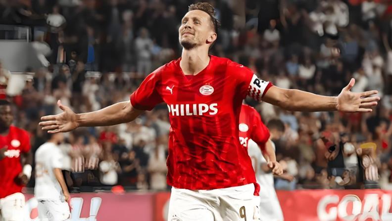 开云app-鲁能本赛季三中卫主力人选预测，一人来自本菲卡，首轮踢铁人亮相