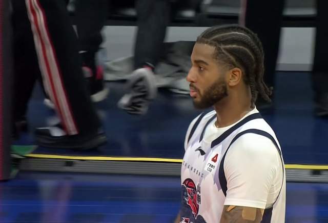 开云体育下载网址-1人正常,10人低迷,山东男篮客场爆冷真不冤,邱彪休赛期在干啥