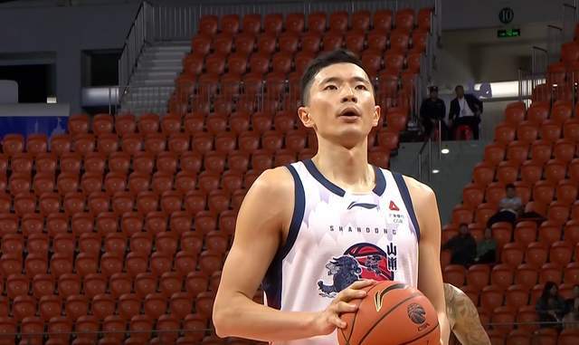 开云体育下载网址-1人正常,10人低迷,山东男篮客场爆冷真不冤,邱彪休赛期在干啥