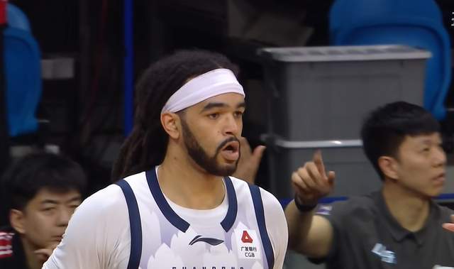 开云体育下载网址-1人正常,10人低迷,山东男篮客场爆冷真不冤,邱彪休赛期在干啥