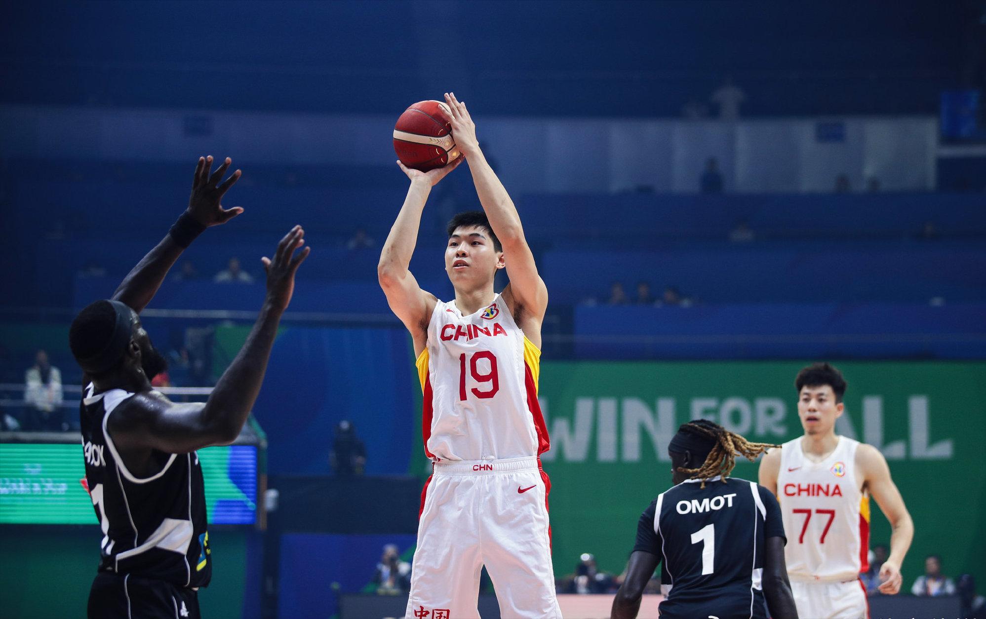 开云体育下载入口-广东队新王牌复出!名气不输易建联,杜锋有3难题,焦泊乔有体会