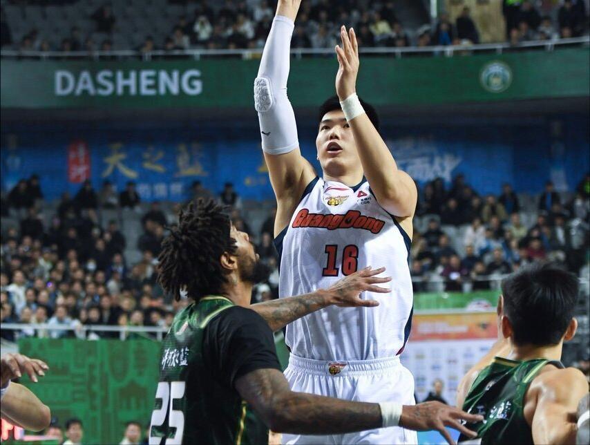 开云体育下载入口-广东队新王牌复出!名气不输易建联,杜锋有3难题,焦泊乔有体会