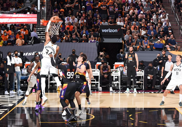 开云app-23分钟31+14！反关节猛人！字母太疯狂了！